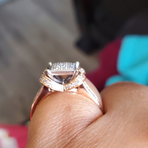 10k gold ring with natural diamonds - Picture 12 of 16